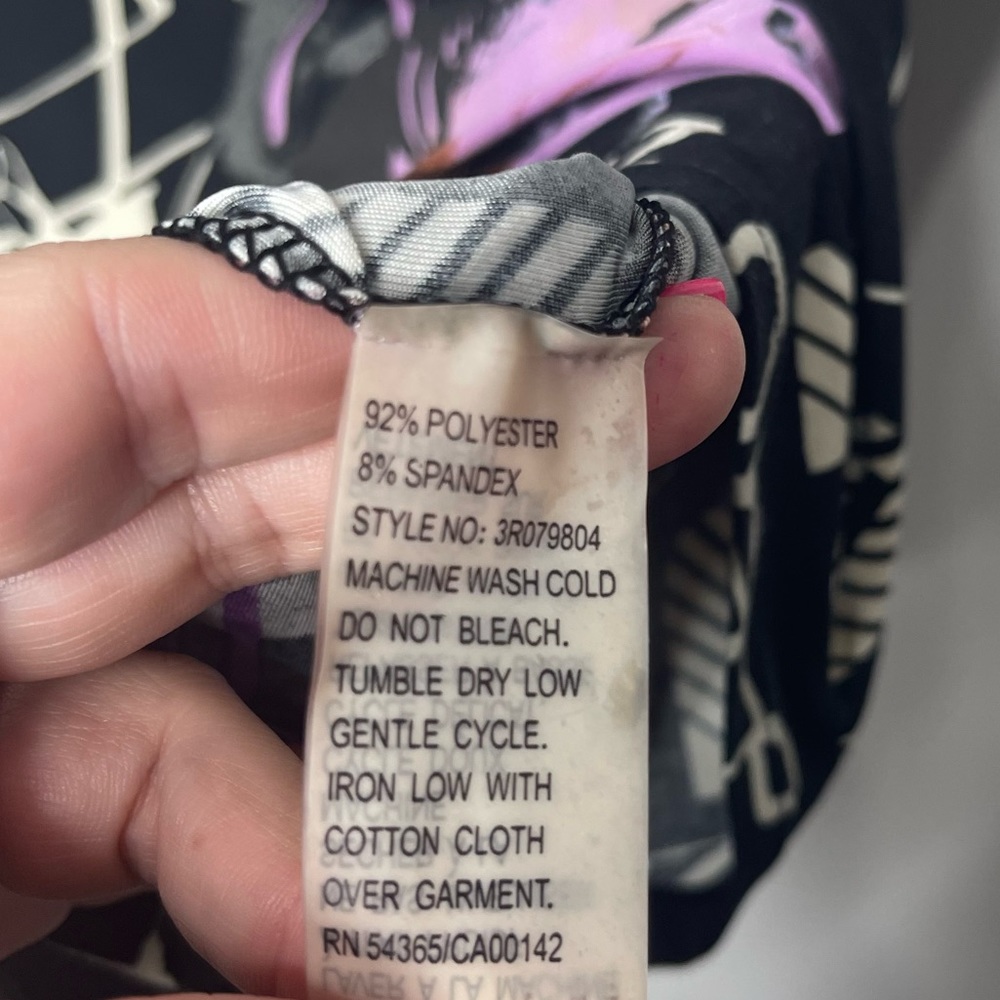 Nygard Black White Purple Glamour Music Abstract Print V-Neck T-Shirt Size LP - Picture 6 of 6